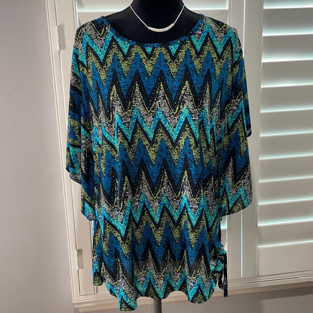 Short sleeve batwing top